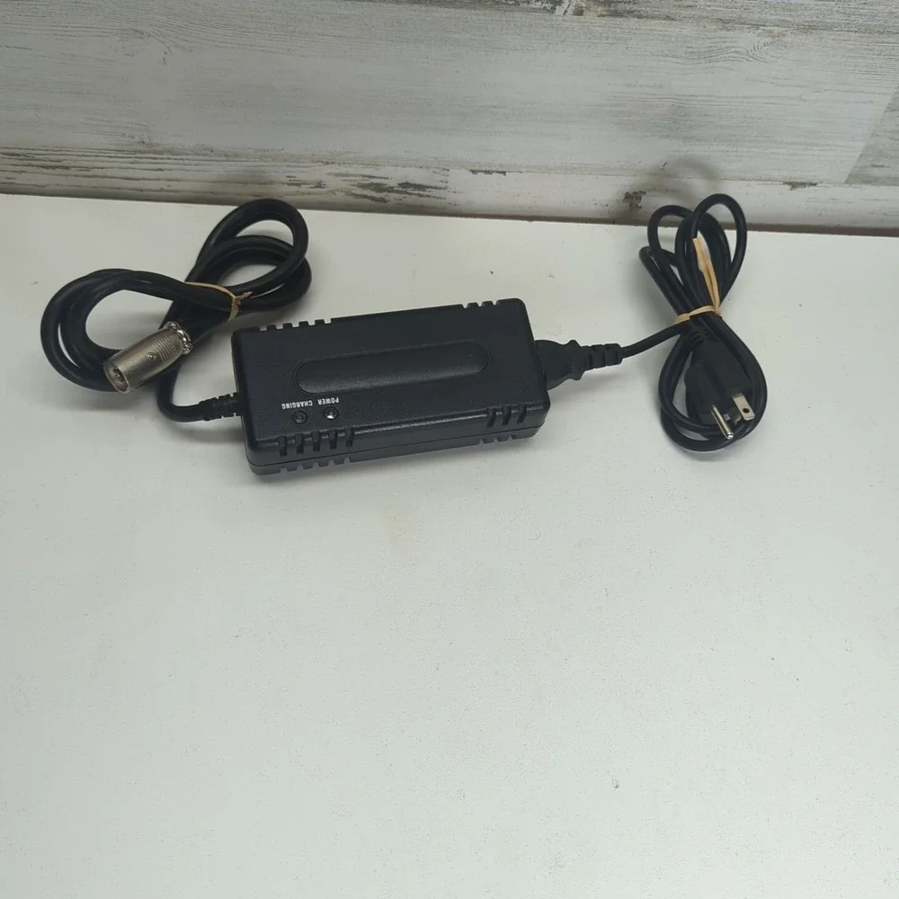 Universal 24BC2000T-1 24V 1.5A Three XLR Stage Charger For Wheelchair Scooter